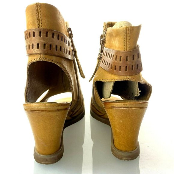 MIZ MOOZ Brianne 9 / 39 Wedge Peep Toe Zip Sandals - Picture 4 of 9